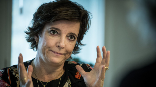 Efter 100 år skal kvinder stadig prikkes ind i politik