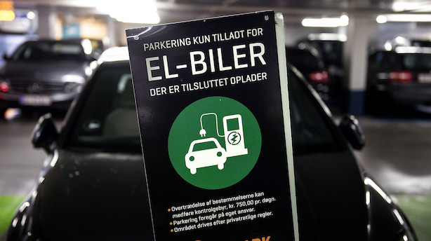 Økonom om rekordår for elbiler: "Der er altså fortsat lang vej igen, hvis bilparken for alvor skal skifte mod at blive mere eldrevet"