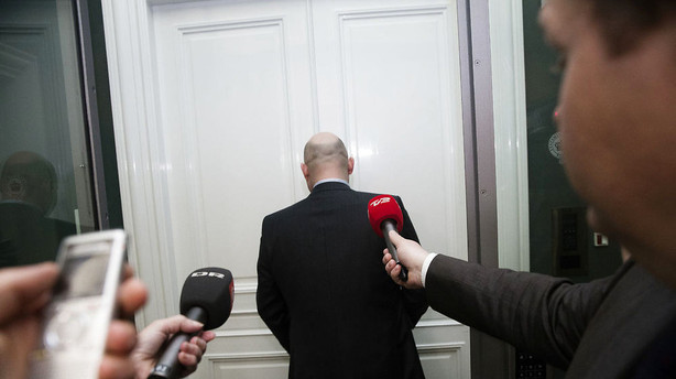 Efter kaotisk aften: Eva Kjer sidder stadig som minister