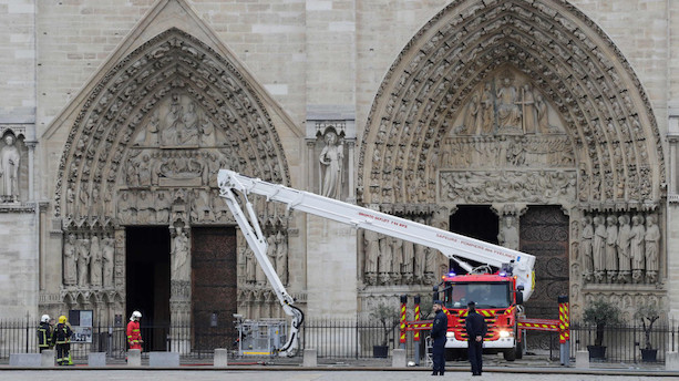 Branden i Notre Dame-katedralen er slukket efter 15 timer