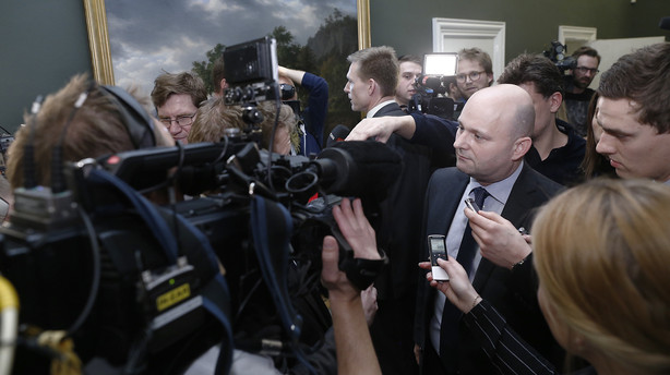 Pape var væk i en time til møde om regeringens fremtid