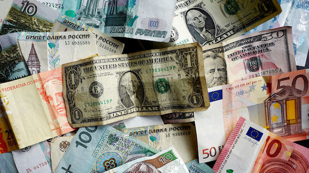 Valuta: Dollar får lidt af det tabte tilbage
