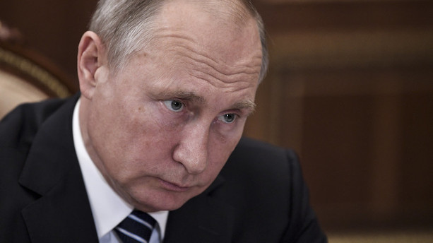 Putin taler om bekymring for undtagelsestilstand i Ukraine