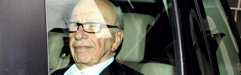 Politikere i UK og USA presser Murdoch