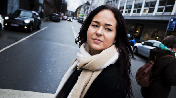 19-årig droppede gymnasiet: Nu lever hun af at skrive bøger