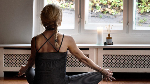 Selvforkælelse i yogadragt