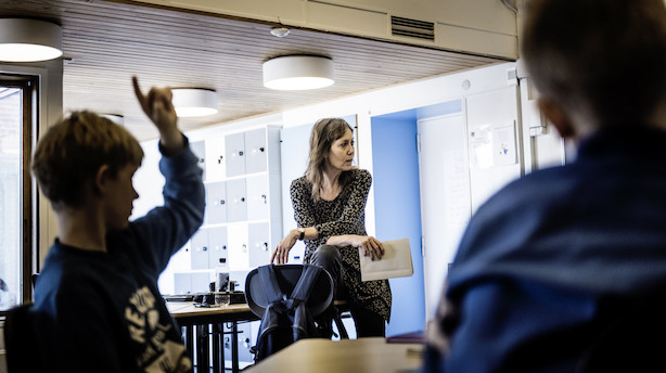 Kronik: Politikerne lader både børn og lærere i stikken