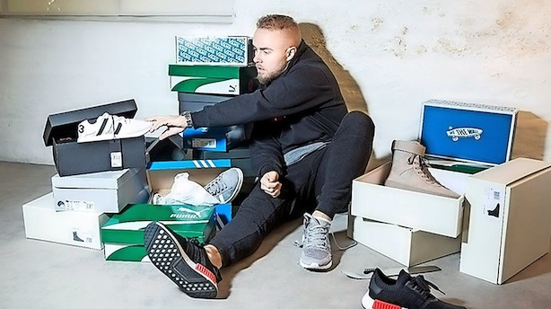 Peter Falktoft har 120 par sko: "Jeg har i hvert fald brugt 1 mio. kr. på sko"