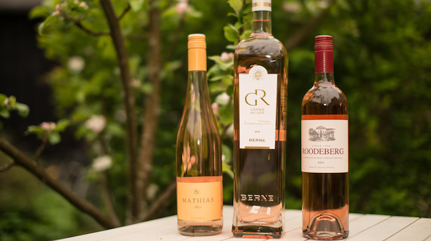 Det er rosévejr: Her er tre gode bud på rosévin du kan hente i supermarkedet