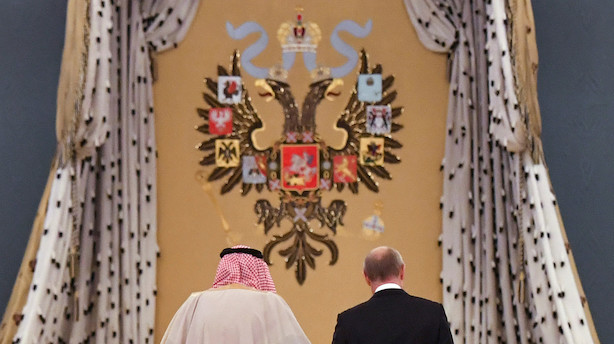 Ugen der kommer: Russere og arabere danser om oliekalven