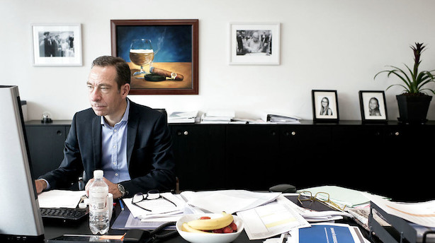 Pandora-chef rammer bund i tillidskrise