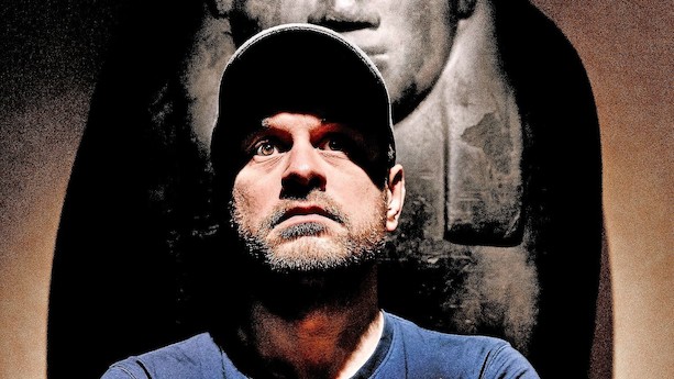 Christian Fuhlendorff vender blikket udad og gransker historien i nyt show