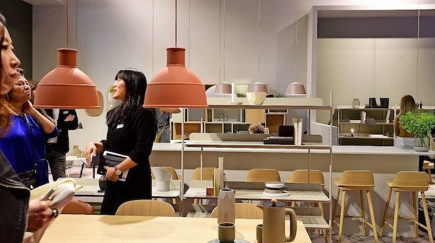 Bliv fristet af franske malerier og farverig kunst
