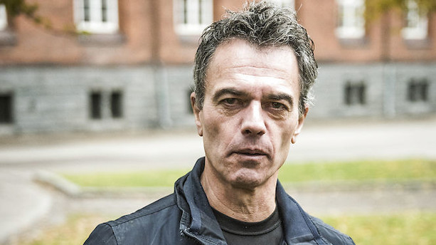 Da Francis Cardenau faldt bevidstløs om i køkkenet ændrede hele hans liv sig