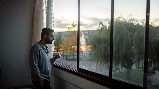 "Charmøren" balancerer unikt mellem psykologisk thriller og socialrealisme
