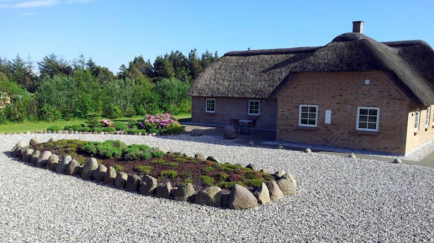 Skal du leje sommerhuset ud selv eller gennem et bureau?