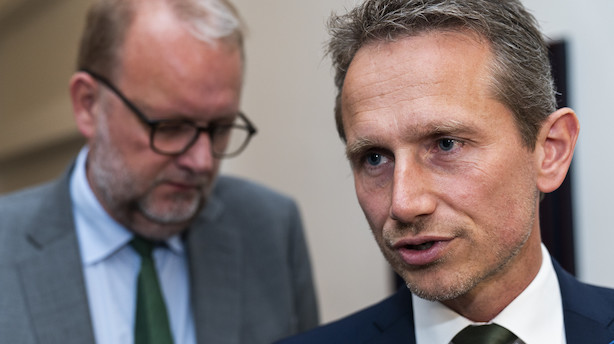 Børsen mener: Alle har slugt kameler - respekt for Folketinget!