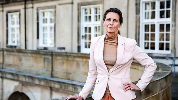 Debat: Hold fingrene fra cheflønningerne