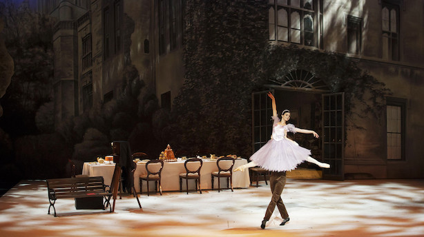 Balletanmeldelse: Alice i Eventyrland er legende, prangende og underfundig
