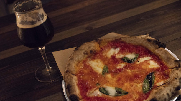 Sceneskift: Når du har spist dig mæt i julemad venter et godt øl - og pizza laboratorium i København NV