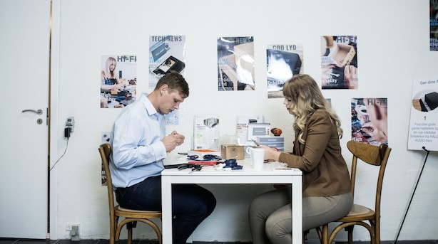 Ungt iværksætterpar bag Hall Audio: "Når han arbejder over, arbejder han jo også for mig"