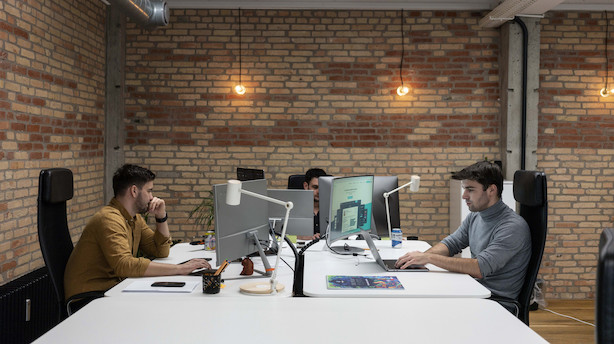 Fredagsbar kickstartede de tre studiekammeraters millionforretning