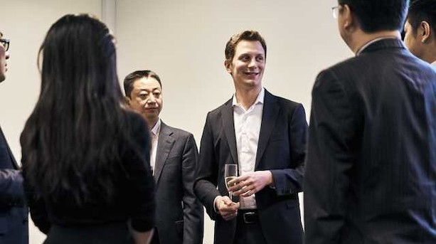29-årig dansker er forhandler for Huawei: "I alle disse cloud-tjenester er der en studehandel"