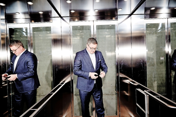 Lett fusionerer med global advokatgigant