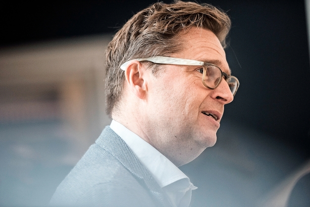 Rune Bech slår giganter i kamp om megakontrakt