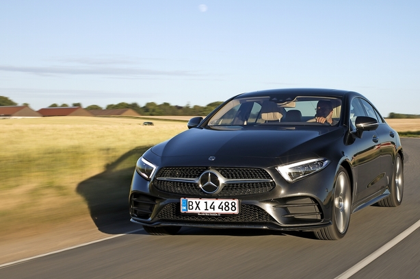 Mercedes CLS overbeviser, men hvad tager du: Diesel eller benzin?