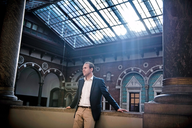 Debat: Sløjfet skat på fri telefon er et liberalt vildskud