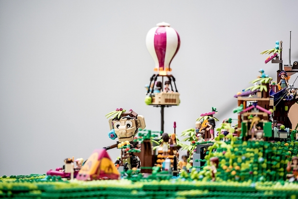 International nethandel presser Legos kamp mod kopierne