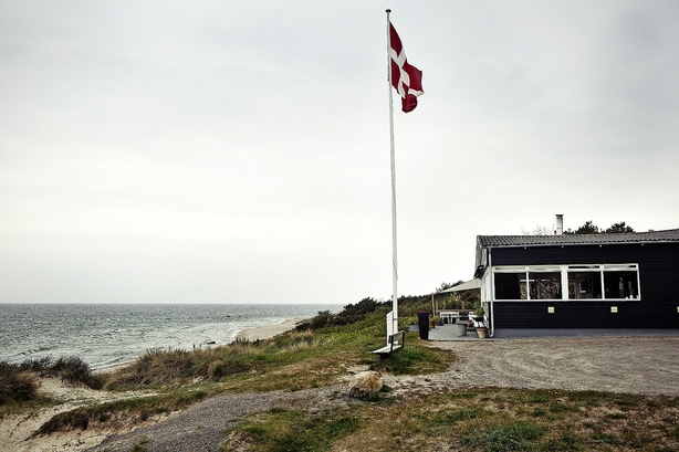 Splittet mellemstenbroen og klippeøen