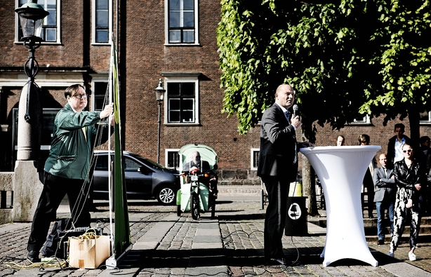 Søren Pape åbner for et dagpengehug