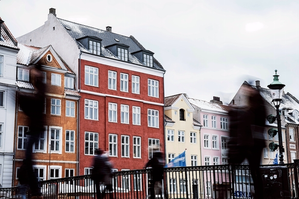 Kritik af ædelstensfirma ender i retsopgør
