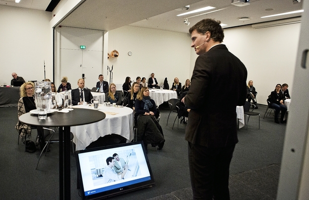Forstå de digitale indfødte - hvis du vil arbejde med dem
