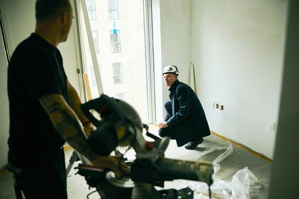 Cheføkonom om mangel på arbejdskraft: "Billedet af, at det buldrer derudad, og at det bliver værre og værre, holder simpelthen ikke"