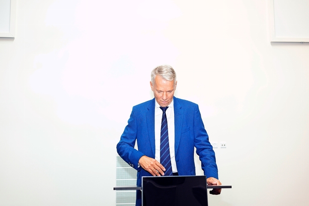 Analyse: Kommer folket til at elske Ambu-topchefen på trods af et trecifret millionbeløb i bonus?