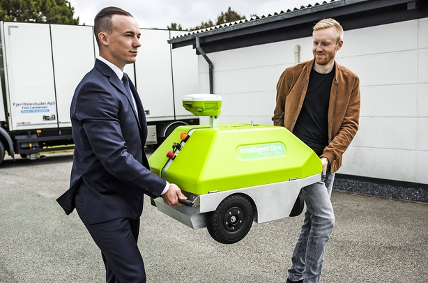 Bladrigmand satser mio-beløb på rullende robotter