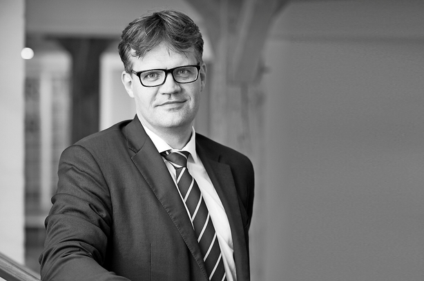 Hackerne er klar til angreb 25. maj HVEM Jon Lauritzen, advokat og partner, Delacour. HVAD Advarer mod intensive hackerangreb fra 25. maj. HVORFOR EU's nye persondataforordning træder i kraft. Mange virksomheder er ikke parate og er sårbare.