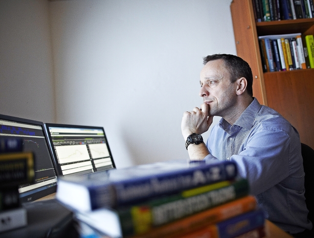 Konsulent satser på livet som daytrader