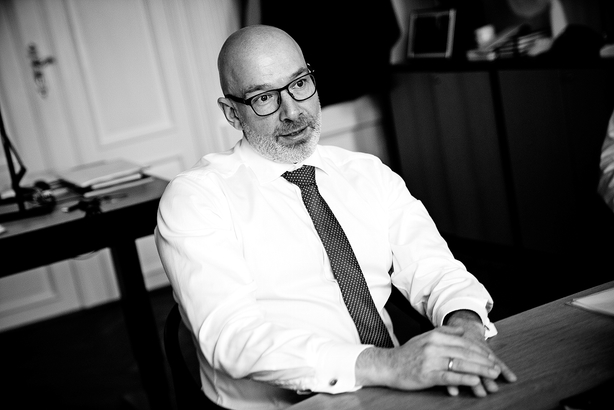 Danske Bank køber tid med midlertidig chef