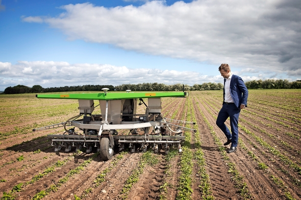 Robotrigmand satser på økologisk roehakker
