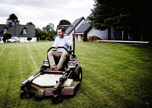 Karsten Ree overlader pengetanken til søn
