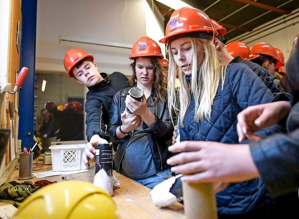 Debat: Installationsbranchen bejler til kvinderne