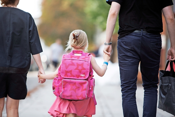 Giv tøjlerne tilbage til skolen